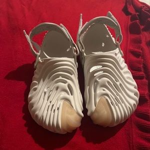 Crocs pollex clogs (Women/Men) size 8